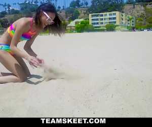 Petite Seaside Babe Will Get Boned | HentaiVideo.tv
